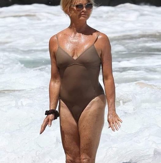 “Reason for gossiping”: Goldie Hawn, 77 years old, posted photos of her vacation in a swimsuit.