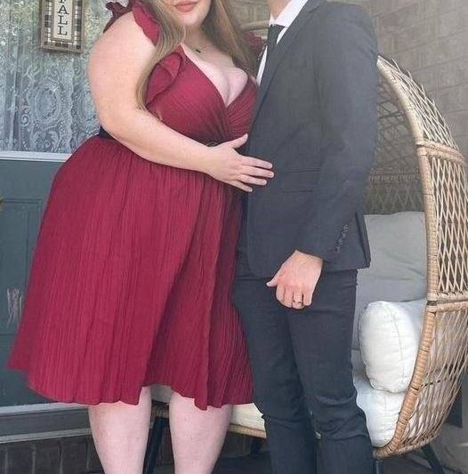 Man mocked for being with 252 lb woman, has the perfect response to shut haters up