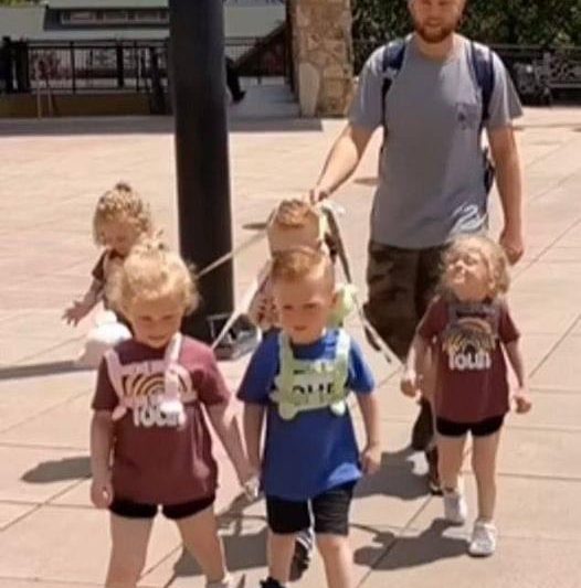 Dad gets massively shamed for putting leashes on his 5-year-old quintuplets